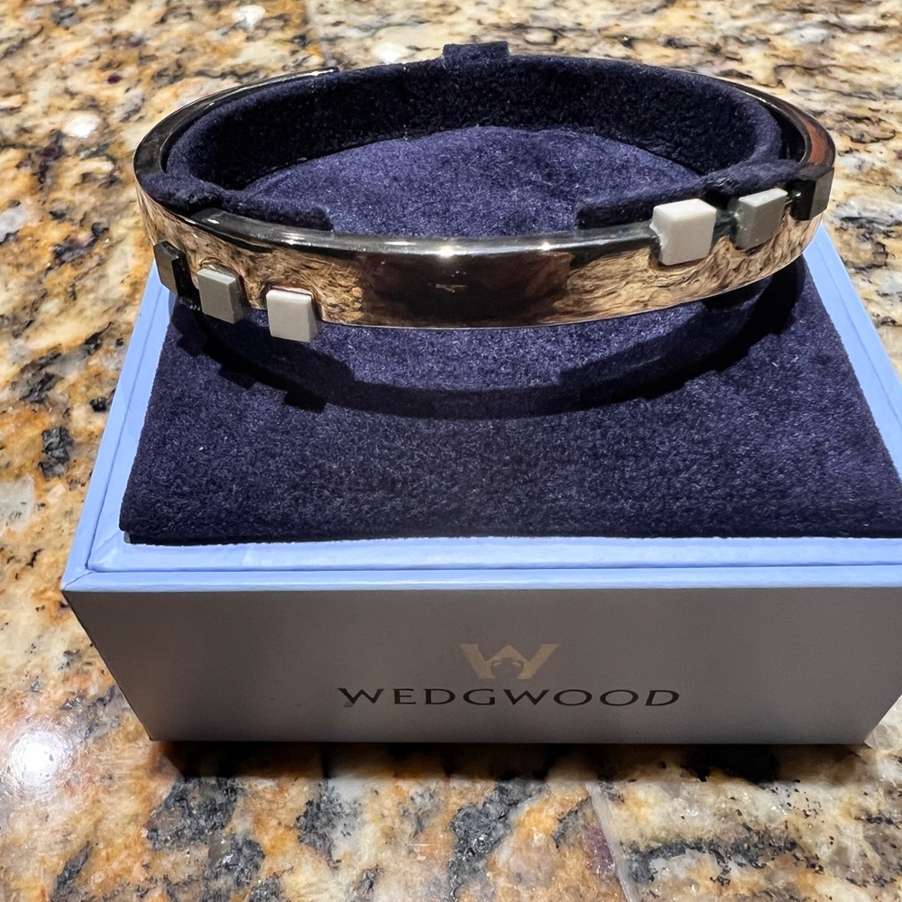 Wedgewood Bangle. Vintage 925.4mm Cube Silver Large.Black/Grey /White Never Worn